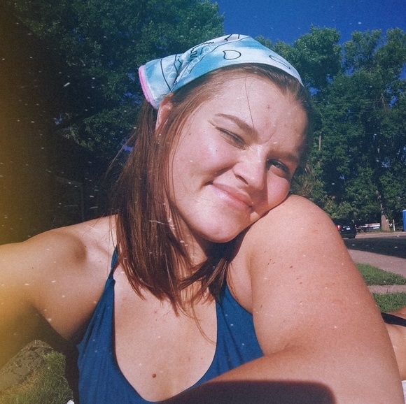 Meet your Posher, Paige - Picture 2 of 5